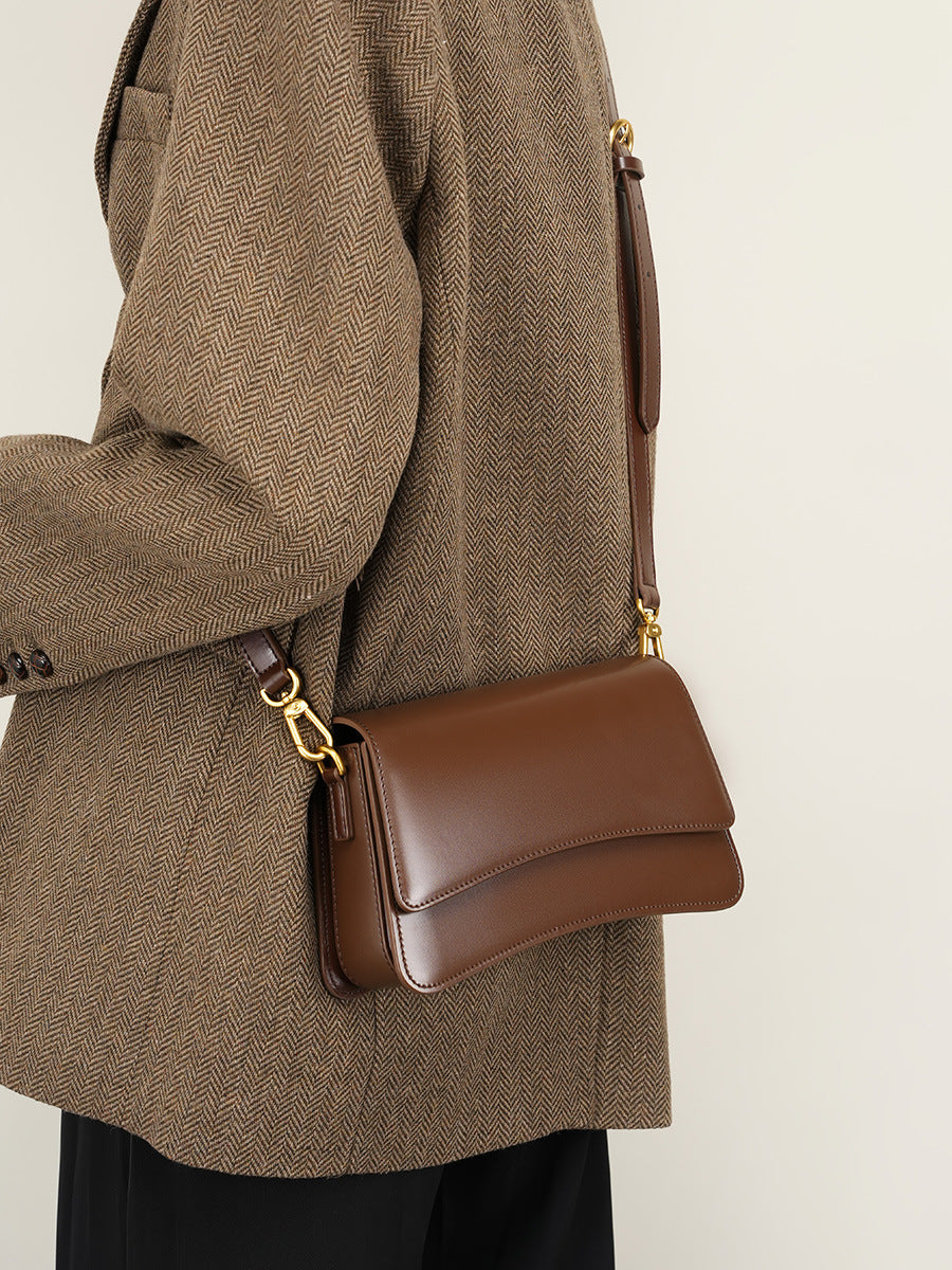 Bolso bandolera de piel compacto